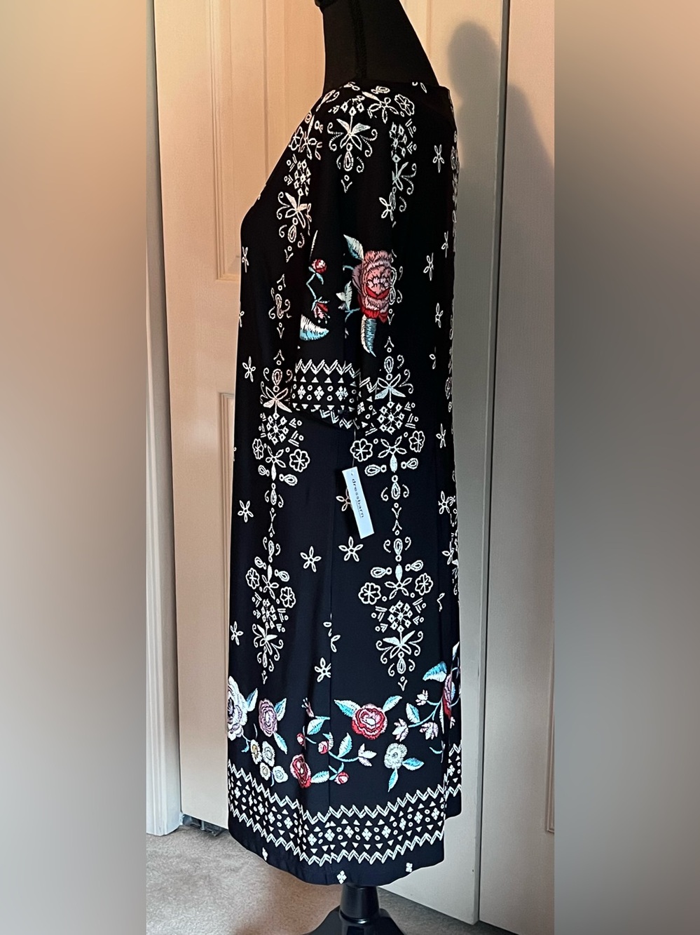 CHETTA B Black Dress with Embroidered Floral Patterns Women’s Size 10 - Picture 3 of 8